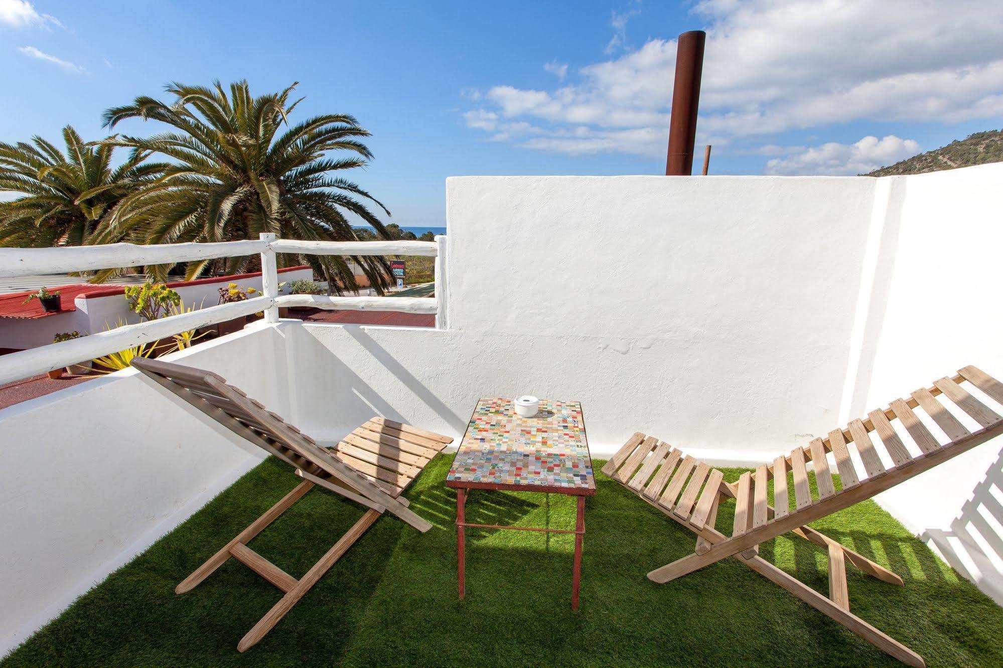 Cosmos Grand Hostal Sant Francesc de s'Estany Exterior foto