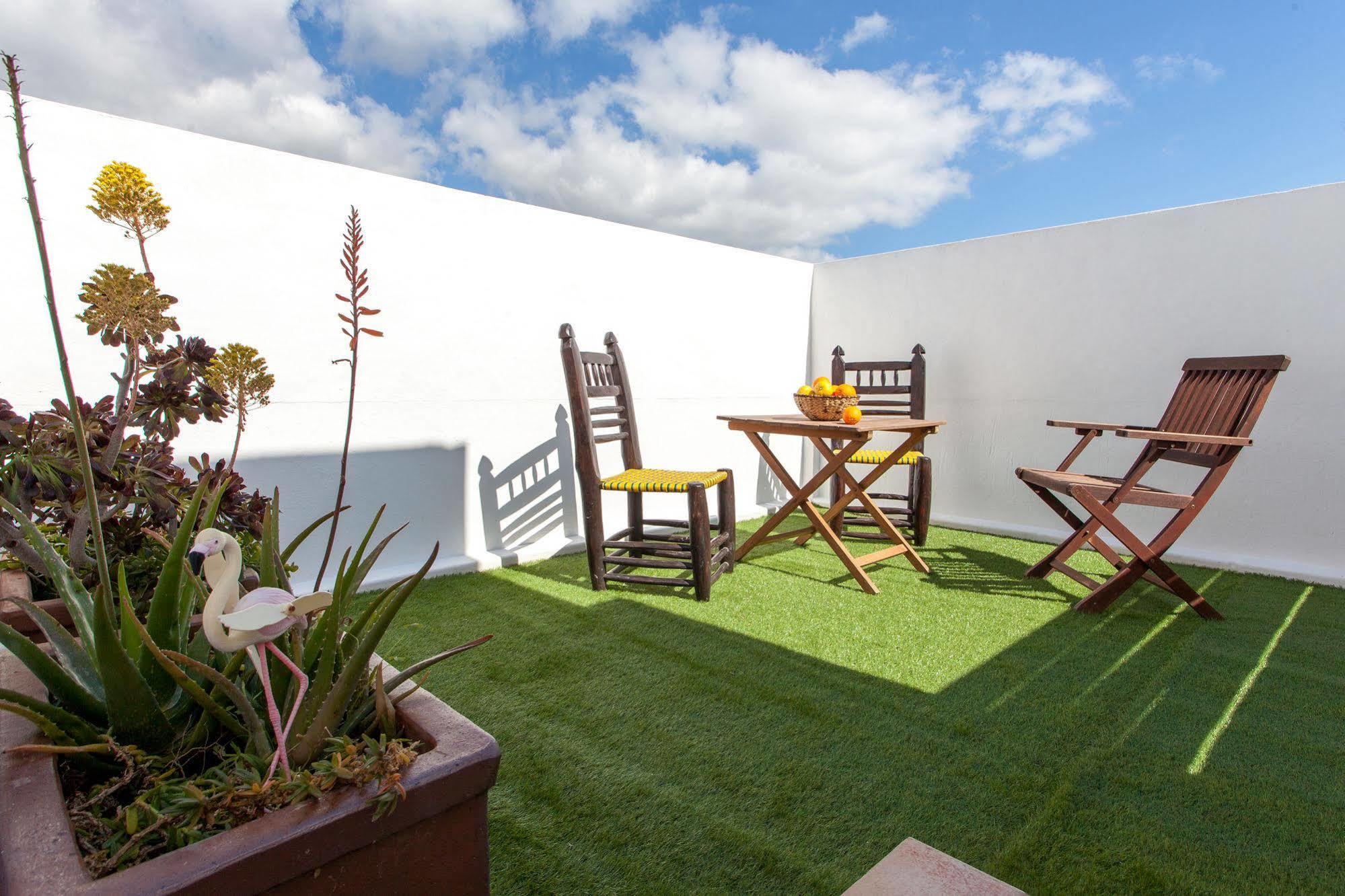 Cosmos Grand Hostal Sant Francesc de s'Estany Exterior foto
