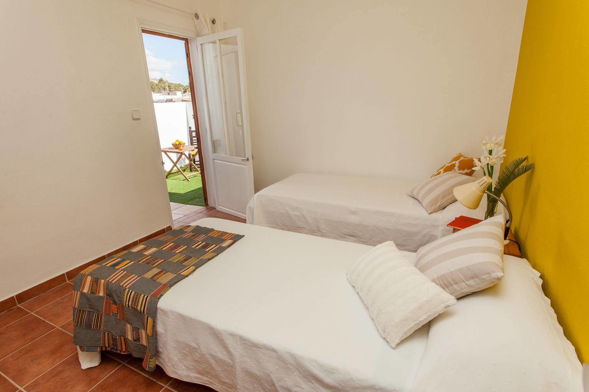 Cosmos Grand Hostal Sant Francesc de s'Estany Exterior foto